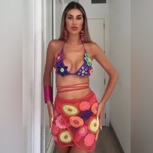 - NWT ZARA BLOG FAVE CROCHET knit ecru pink/red FLORAL mini SKIRT size M